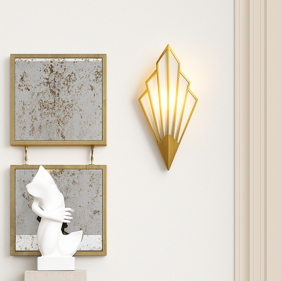 Kinkiet Art Deco z Geometrycznym Wzorem w Kształcie Wachlarza