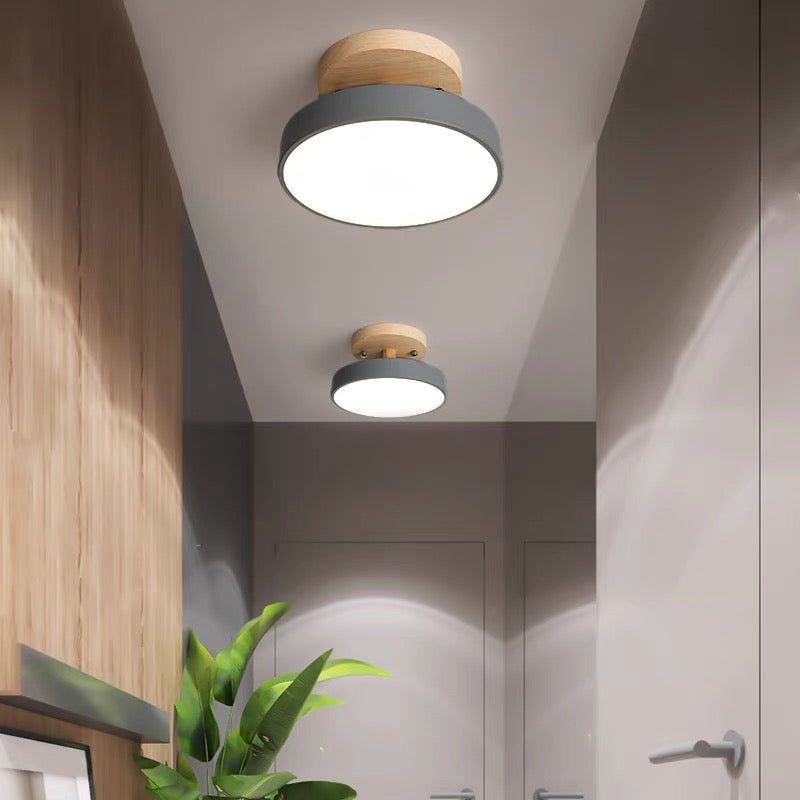 Lampa Sufitowa Skandynawska z Drewnianym Detalem i Okrągłym Kloszem
