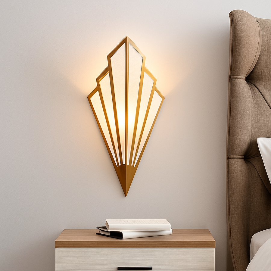 Kinkiet Art Deco z Geometrycznym Wzorem w Kształcie Wachlarza