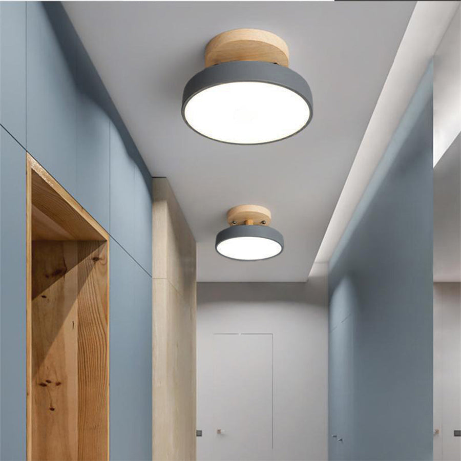Lampa Sufitowa Skandynawska z Drewnianym Detalem i Okrągłym Kloszem