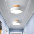 Lampa Sufitowa Skandynawska z Drewnianym Detalem i Okrągłym Kloszem